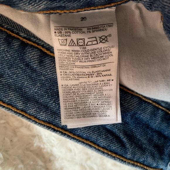 Old Navy women's plus size blue OG Straight raw hem denim jean shorts SZ 20 - Picture 4 of 6